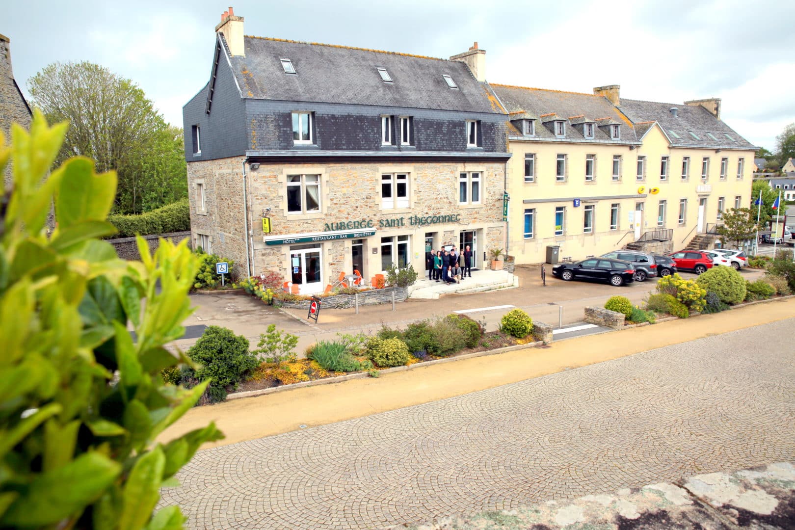 Auberge Saint Thegonnec lequipe 1 - Accueil